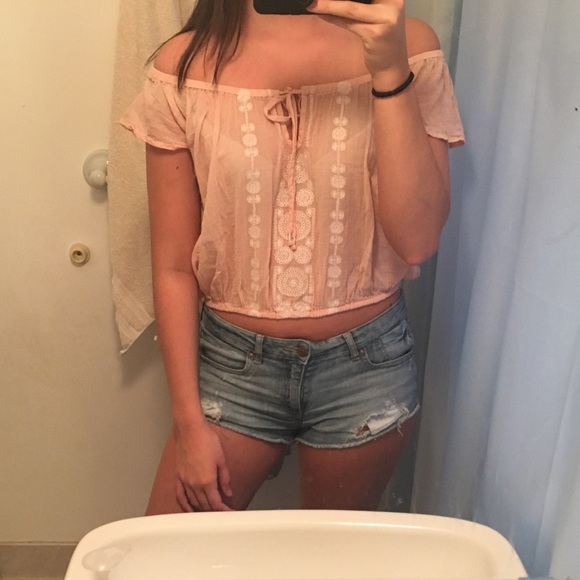 **SOLD**Light pink off the shoulder top - Picture 5 of 7